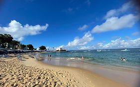 2 quartos, 2 banheiros, sala e cozinha - 2 minutos para a praiano Porto da Barra - 201-40